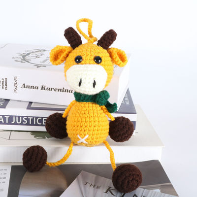 Ο αληθοφανής πολυεστέρας γέμισε τη χειροποίητη κούκλα τσιγγελακιών