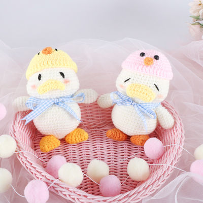 Ο αληθοφανής πολυεστέρας γέμισε τη χειροποίητη κούκλα τσιγγελακιών